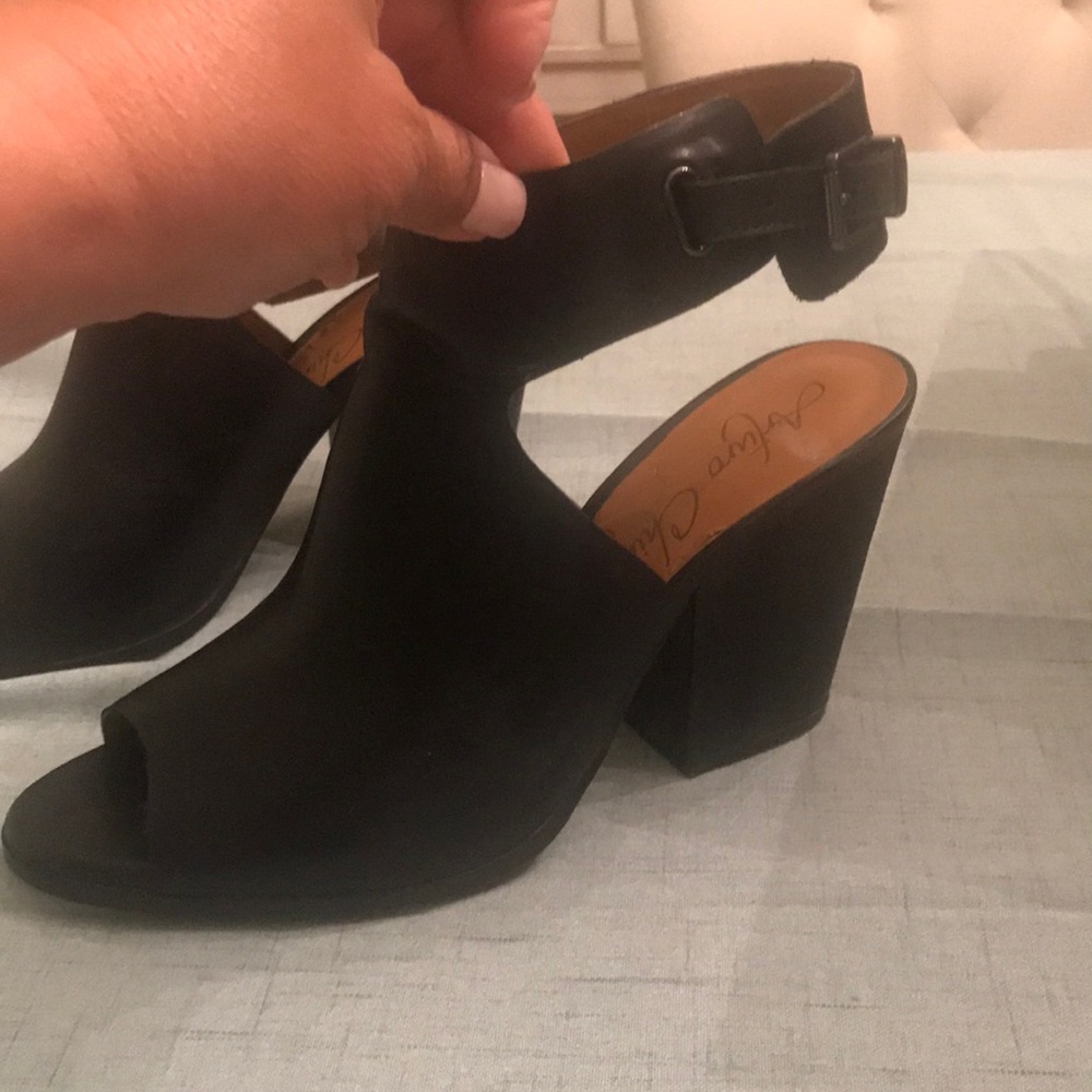 Woman’s Shoes
